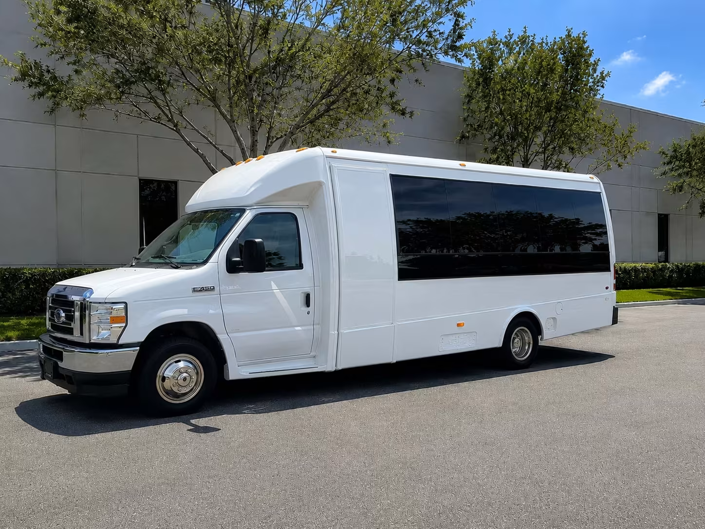 livonia minibus rentals for greenfield village field trips